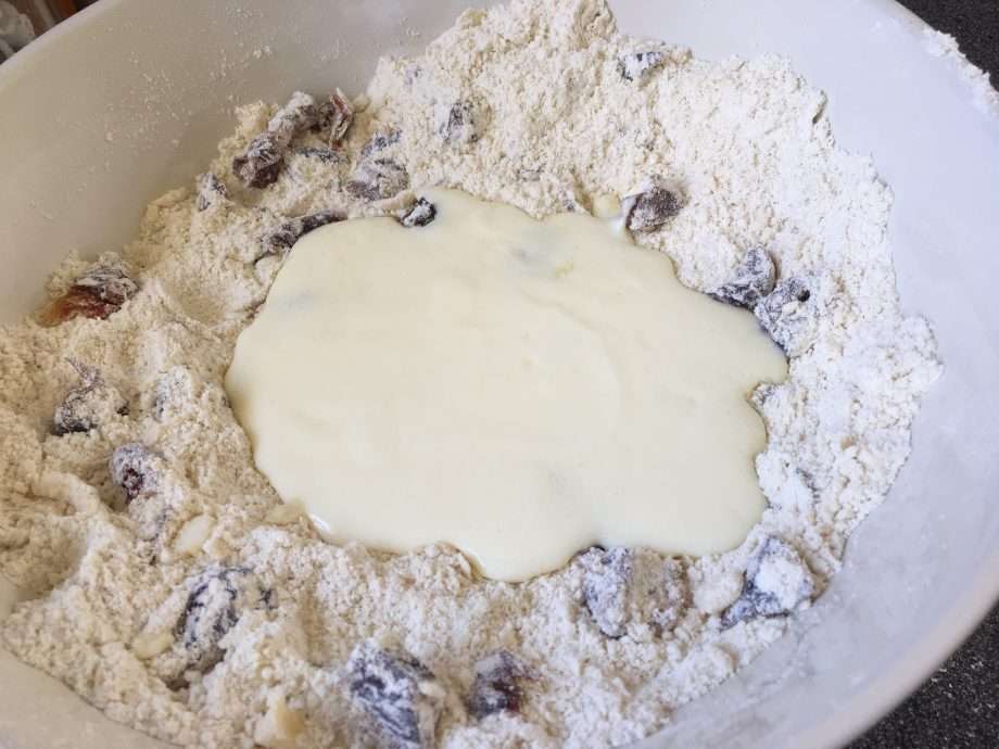 Date scones