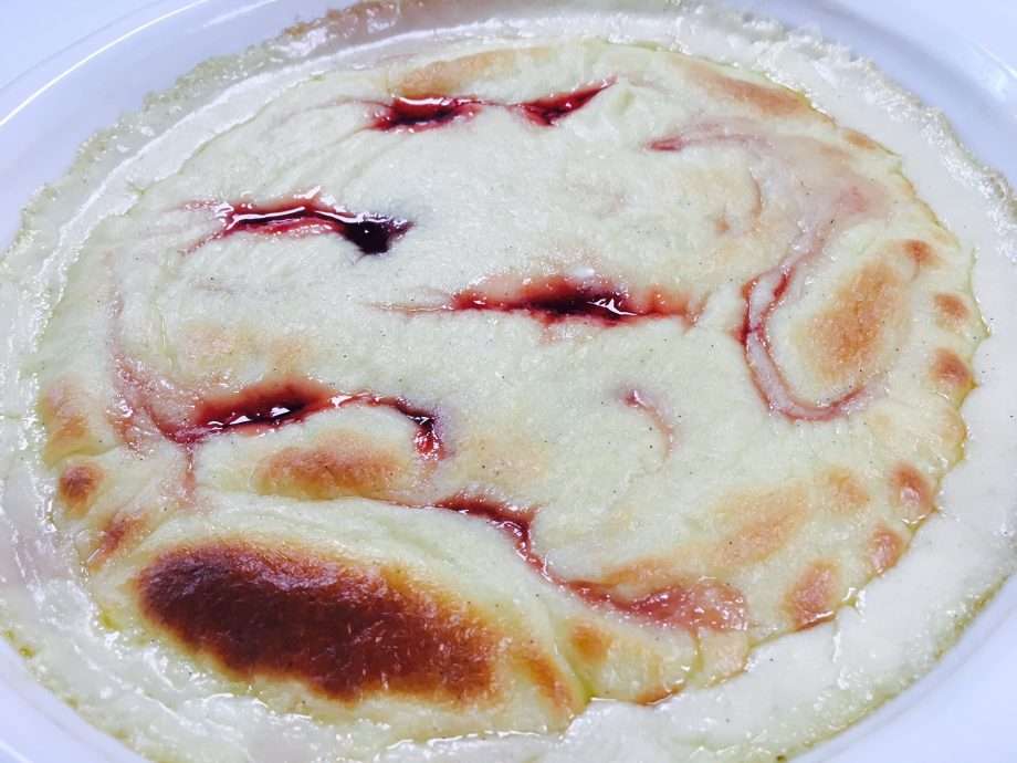 Baked semolina with strawberry jam