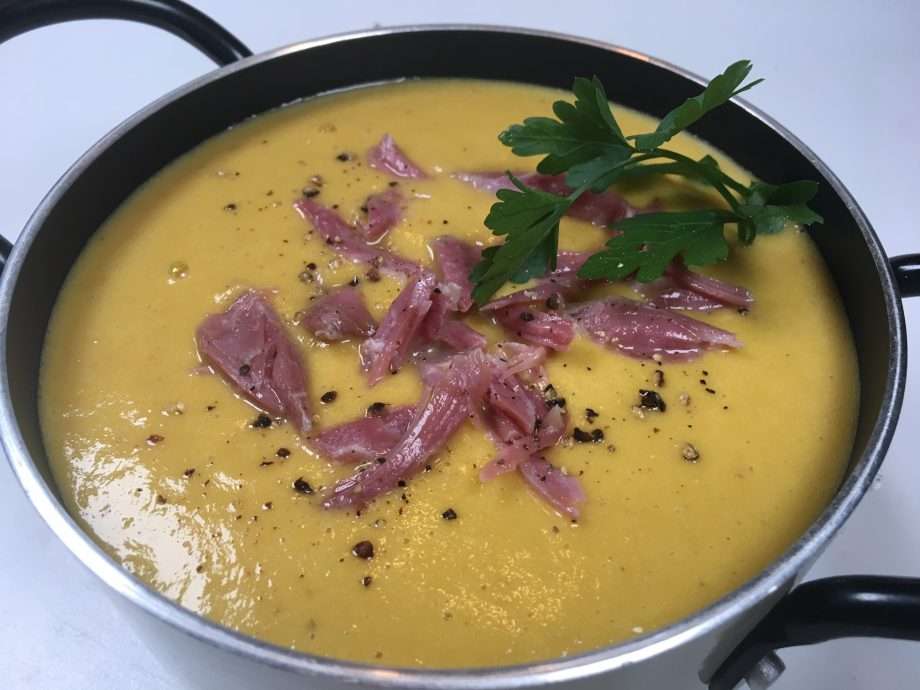 Ham hock and lentil soup